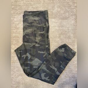 *New Without Tag* Athleta 7/8 Camo Tight